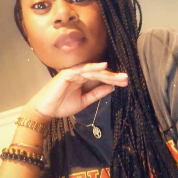Profile Picture of Kiah-simone Ellis (@kiahellis09) on Poshmark