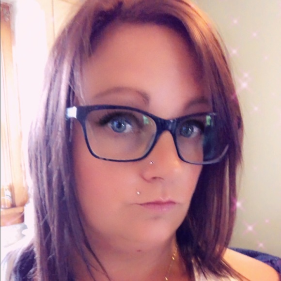 Profile Picture of Lindsay Preston (@cocopreston) on Poshmark