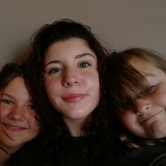 Profile Picture of Isabelle Rodrigues (@irod124) on Poshmark