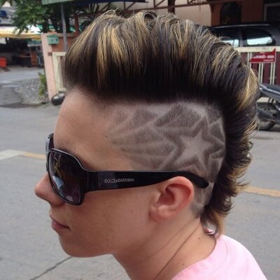 Profile Picture of Coder Julie (@CoderJulie) on Twitter