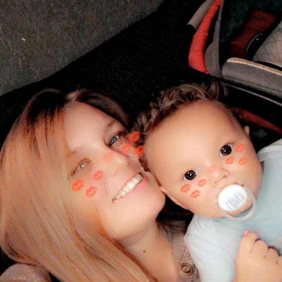 Tori Compton - Poshmark Profile Picture of Tori Compton (@torihc62) on Poshmark