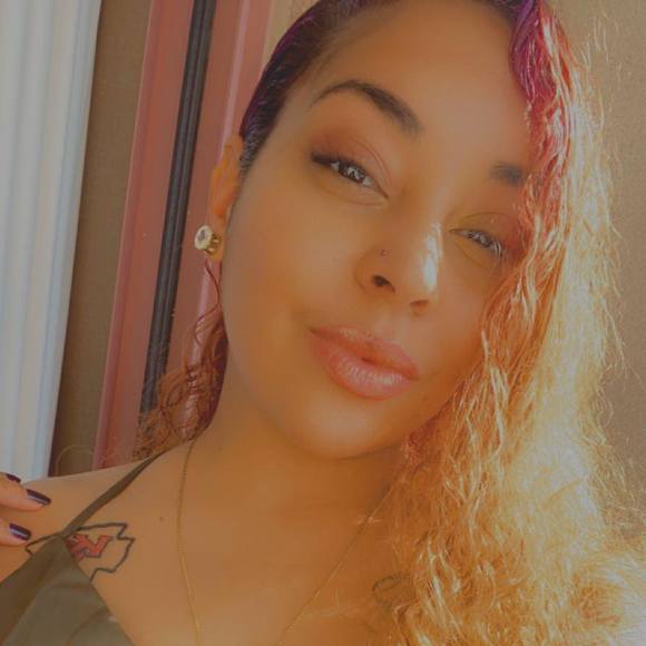 Profile Picture of Cassondra Smith (@zolabunny) on Poshmark