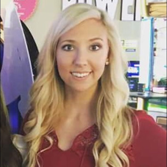 Profile Picture of Amanda-marie Heafy (@ampowell3) on Poshmark