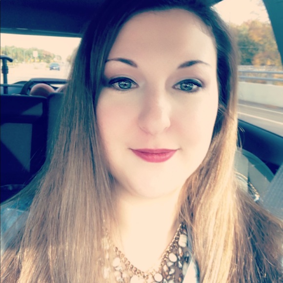 Mikayla Bechel - Poshmark Profile Picture of Mikayla Bechel (@16mibechel) on Poshmark