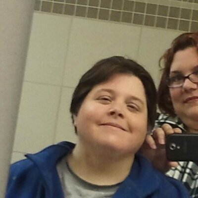 Profile Picture of Pam Stoops (@pammyzebra) on Twitter