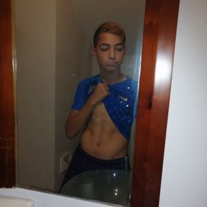 Profile Picture of Aaron Robledo (@AaronRo38844245) on Twitter