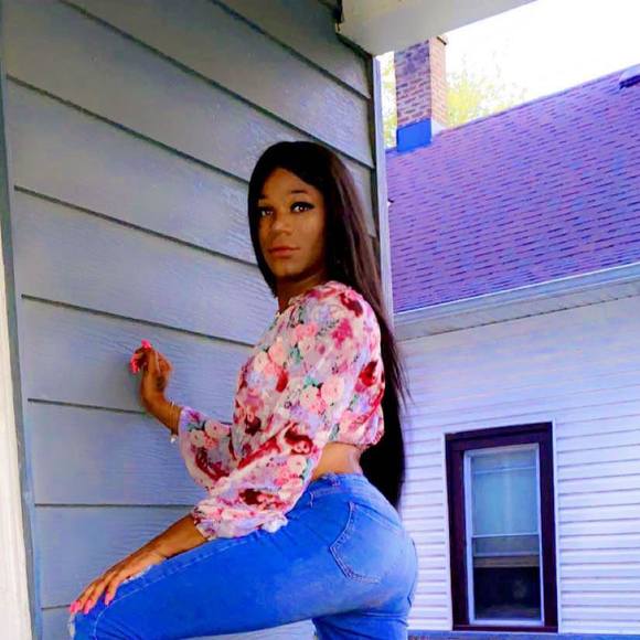 Profile Picture of Sasha Ball (@sexxyslim22) on Poshmark