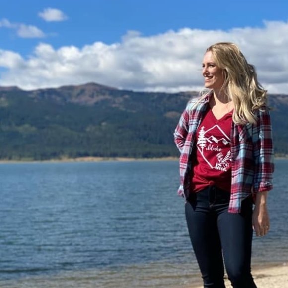 Profile Picture of Sara Deppe wimple (@saradeppe) on Poshmark