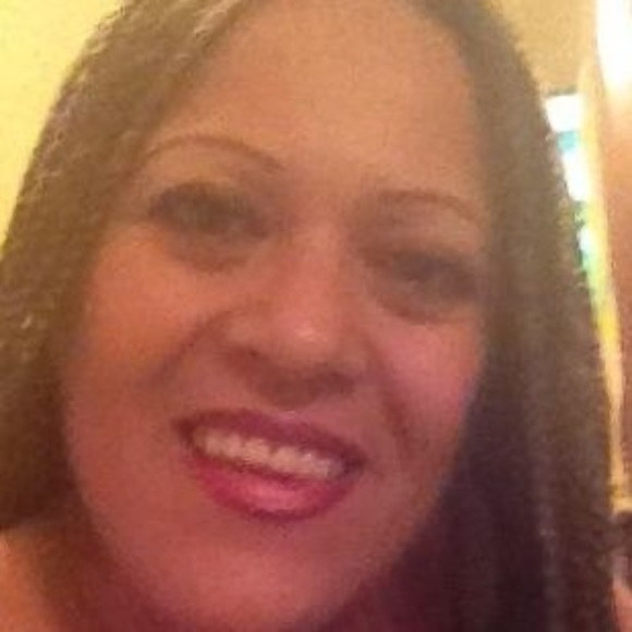 Profile Picture of Lucia Olivares (@luciaolivare248) on Poshmark