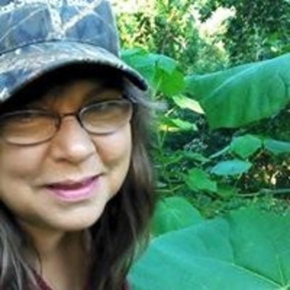 Profile Picture of Joanne Gerling-smallwood (@saltysallyjo) on Poshmark