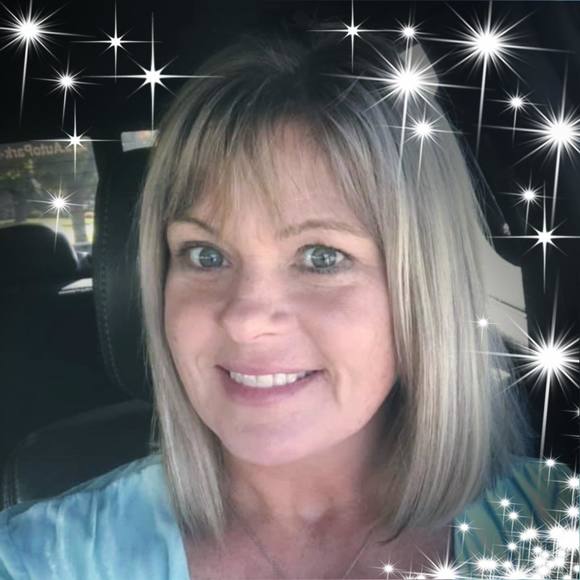 Profile Picture of Kelly Cekander (@kellylynn7) on Poshmark