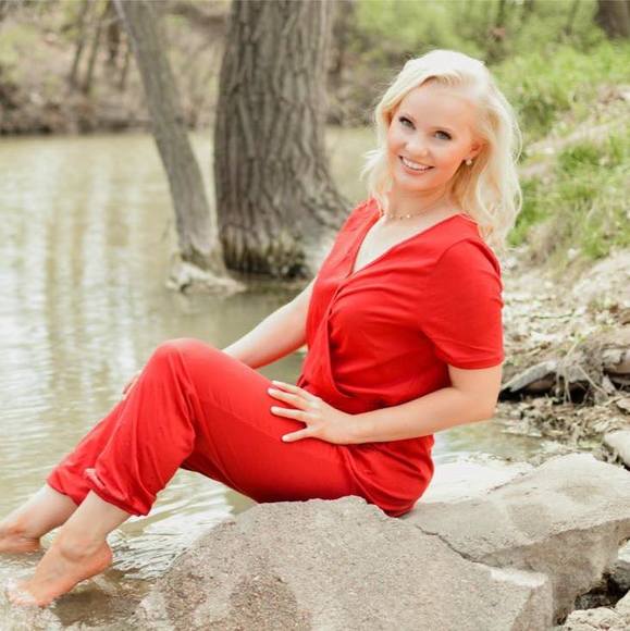 Profile Picture of Jordyn Manhart (@jordo311) on Poshmark