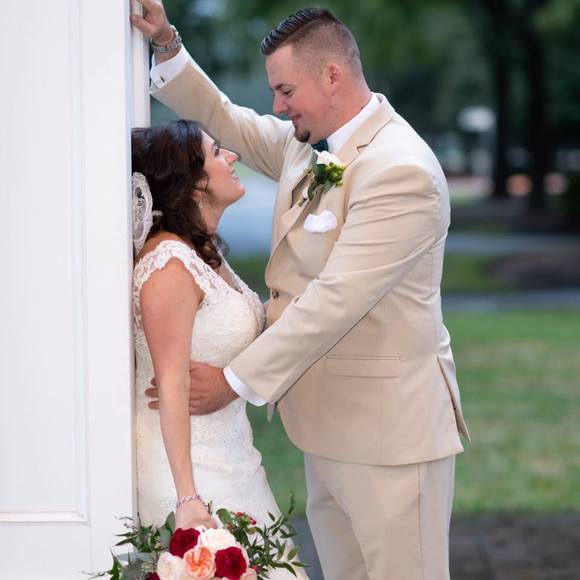 Profile Picture of Julie Trauner (@juliannerossi16) on Poshmark