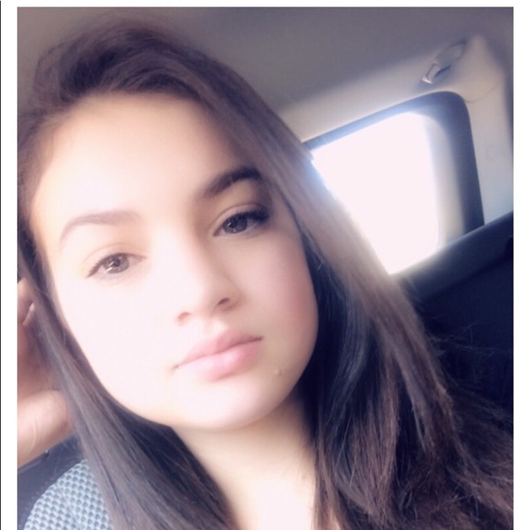 Profile Picture of Laira Shortlidge (@lshortlidge) on Poshmark