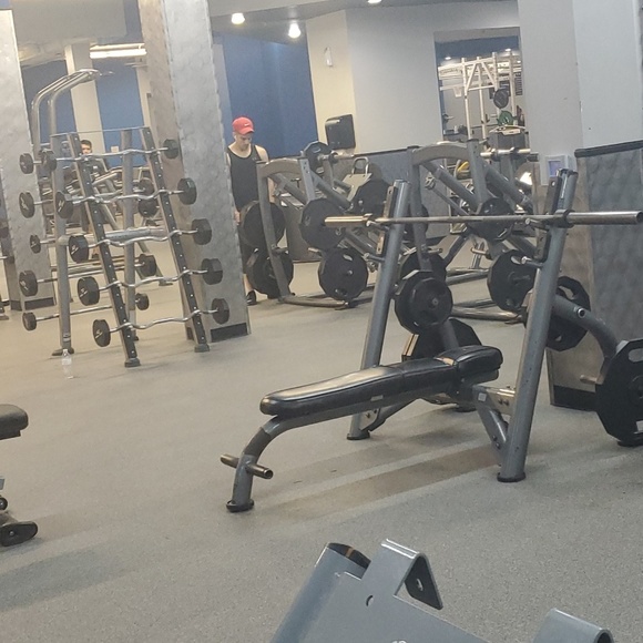 Profile Picture of Arlette Alvarez (@arlettealvarez) on Poshmark