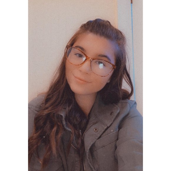 Profile Picture of Carrie Campbell (@carrieann01) on Poshmark