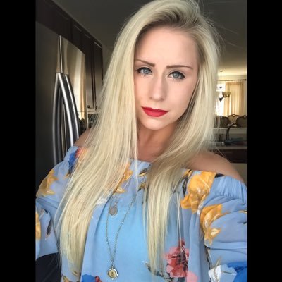 Profile Picture of Roxanne Nawrot ♕ (@RoxanneNawrot) on Twitter