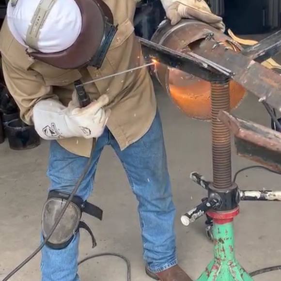 Profile Picture of Miguel Quevedo (@quevemig000) on Poshmark