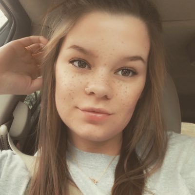 Profile Picture of Mollie Larson (@mollieelarsonn) on Twitter