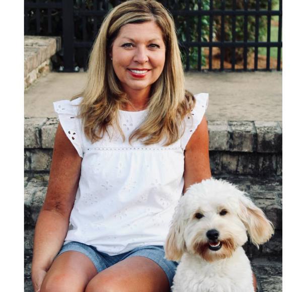 Profile Picture of Kim Crow (@kacrow) on Poshmark