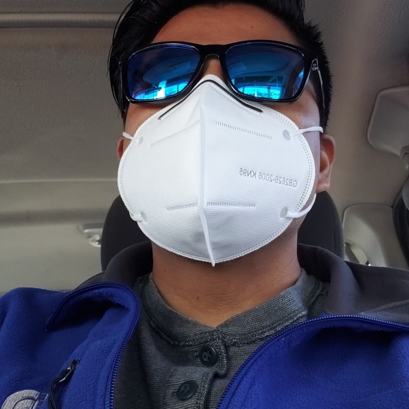 Profile Picture of Alex Palacios (@alexgato) on Poshmark