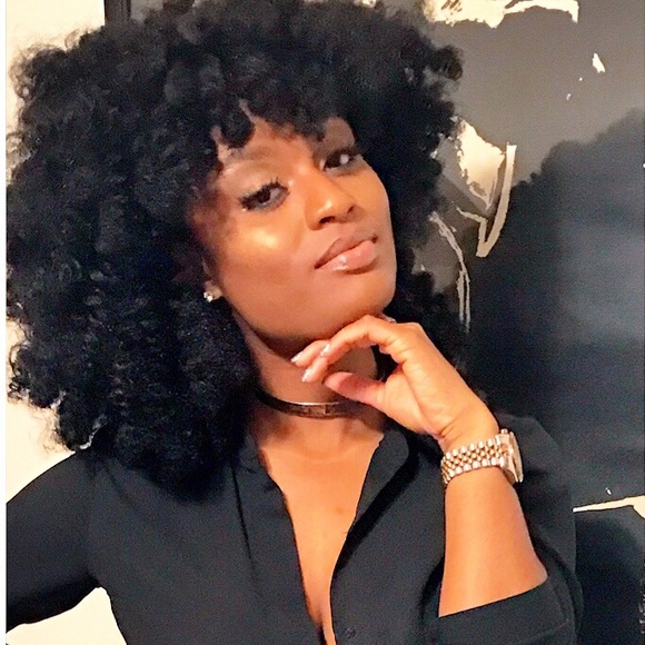 Profile Picture of Kara Simone (@misskarasimone) on Poshmark