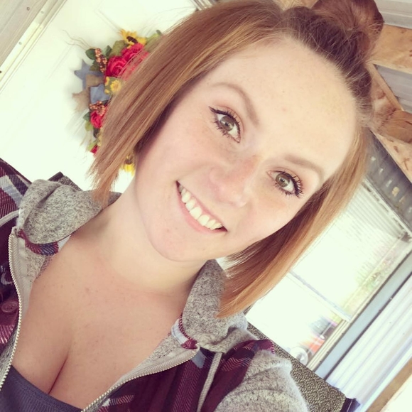 Profile Picture of Amber Webb (@amberwebb870) on Poshmark