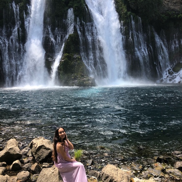 Profile Picture of Autumn Chang (@autumn_queen) on Poshmark