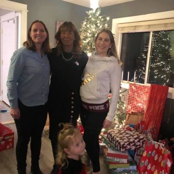 Profile Picture of Shelly Rossback (@shellyr724) on Poshmark