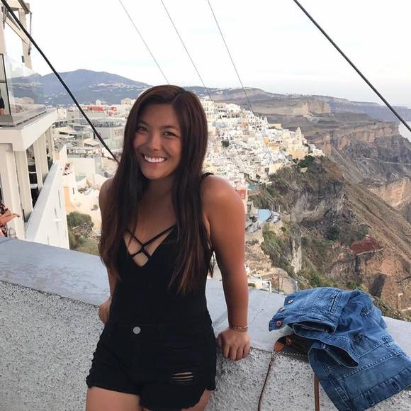 Profile Picture of Danielle Hidalgo (@daniellehidalgo) on Poshmark