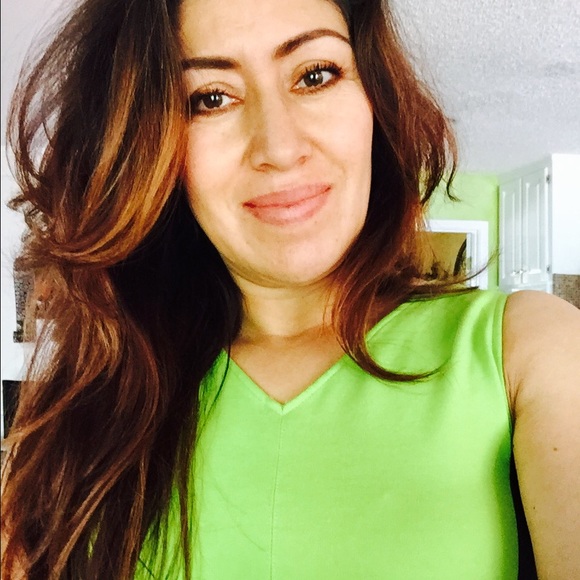 Profile Picture of Veronica Heltmach (@veronica4033) on Poshmark