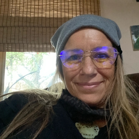 Profile Picture of Kris Schaefer rogers (@krisschaefer770) on Poshmark