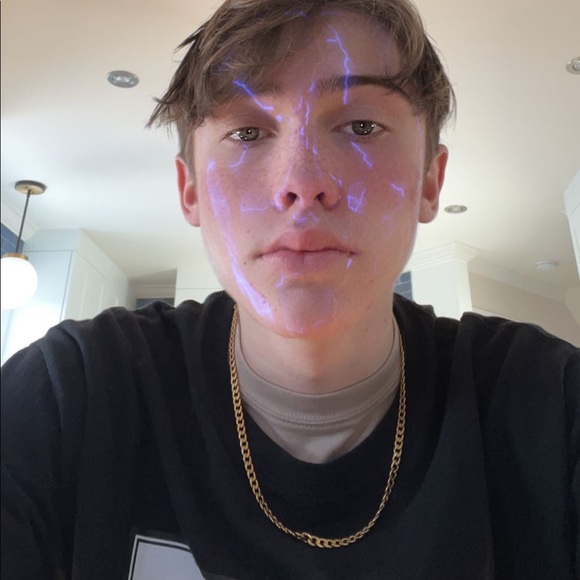 Profile Picture of Alexis Migneault (@alexismigneault) on Poshmark