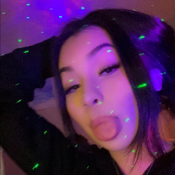 Profile Picture of Araea Mojado (@araeamojado) on Poshmark