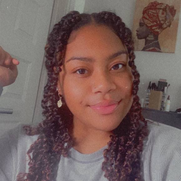 Profile Picture of Dee Walls (@dwalls00) on Poshmark