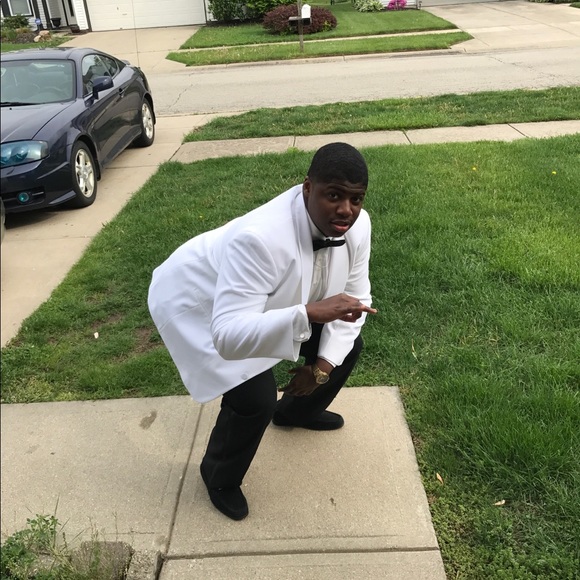 Randy Ekwerike - Poshmark Profile Picture of Randy Ekwerike (@randalluriel) on Poshmark