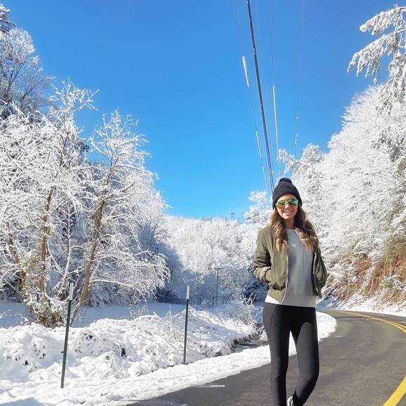 Profile Picture of Valentina Suarez (@tinaababyy23) on Poshmark