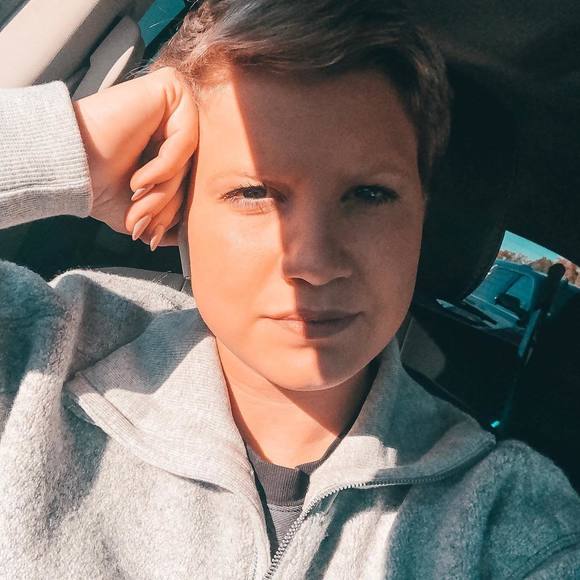 Profile Picture of Deborah Starr (@starrathlete) on Poshmark