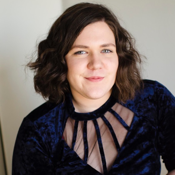 Profile Picture of Kimberly Loftus (@kimikelli) on Poshmark