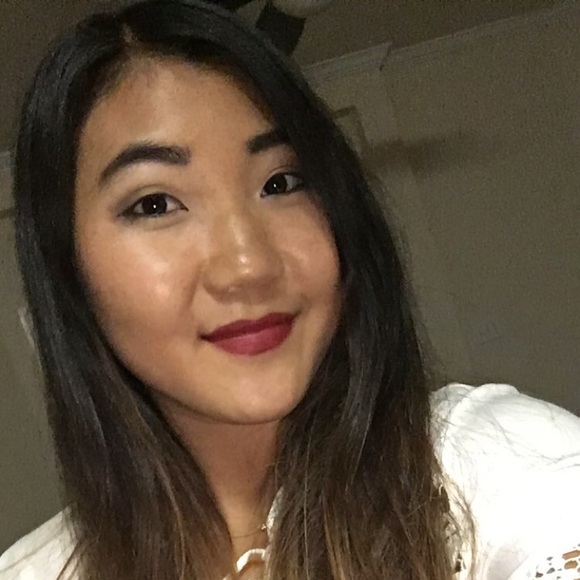 Profile Picture of Natalie Byun (@nataliebyun) on Poshmark