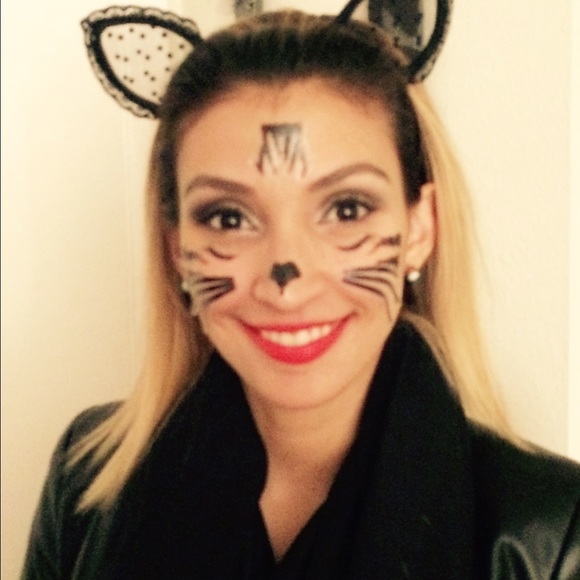 Profile Picture of Laura Cowley (@lauraco88) on Poshmark
