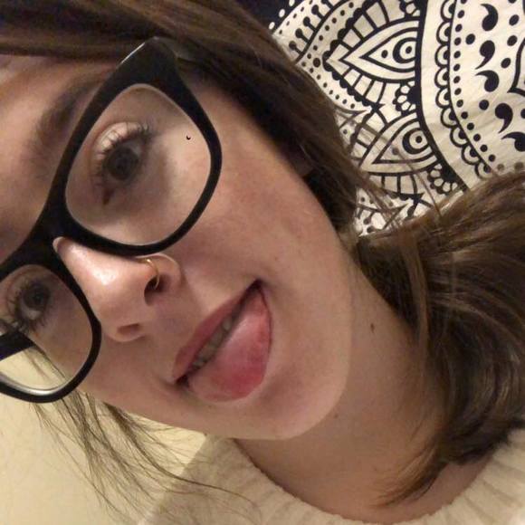 Profile Picture of Sammantha Schryvers (@musiclovesam) on Poshmark