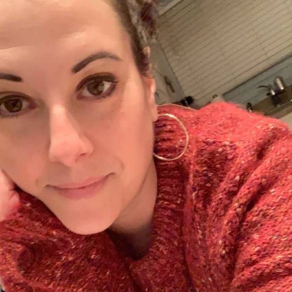 Profile Picture of Amie Wade-keilman (@amiegirl1022) on Poshmark