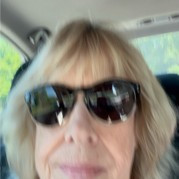 Profile Picture of Debbie Coffey (@just2shop4u) on Poshmark