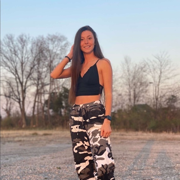 Profile Picture of Torie Barlow (@torie_barlow) on Poshmark