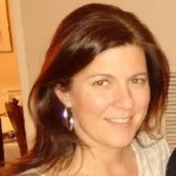 Profile Picture of Joanna Black (@joanna_black) on Poshmark