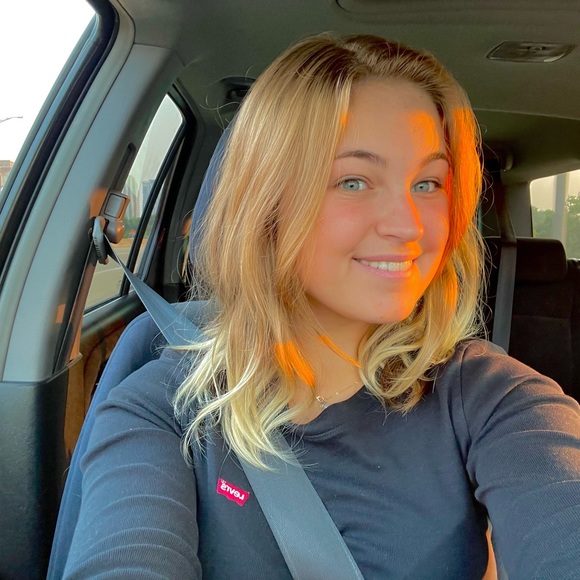 Profile Picture of Maddie Guyder (@meguyder) on Poshmark