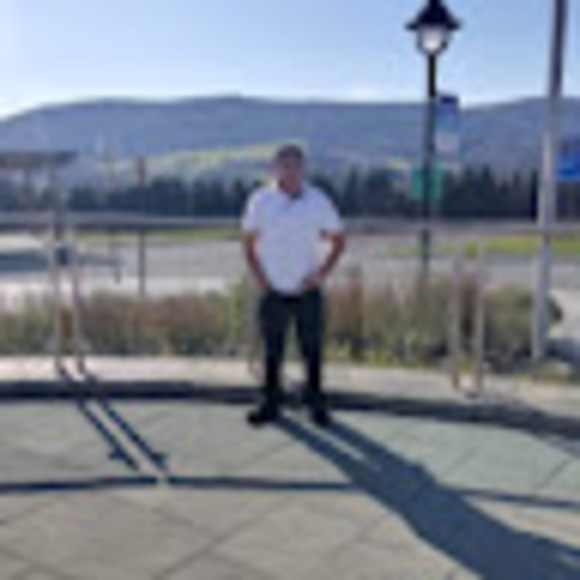 Profile Picture of Leonel Vasquez (@vasleonel80) on Poshmark