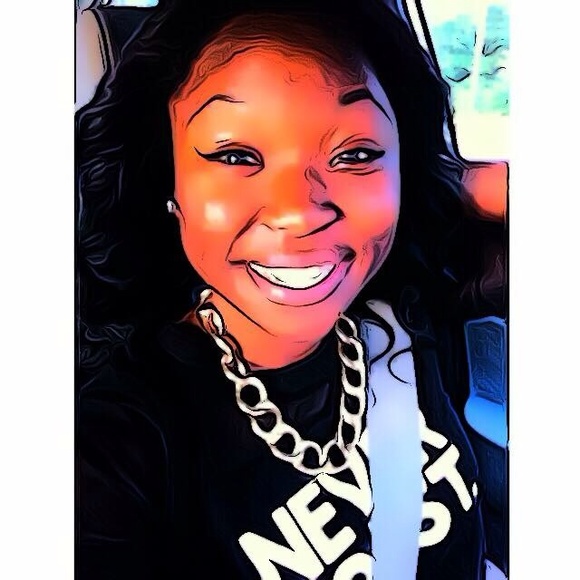 Profile Picture of Briana Heath (@breeheath) on Poshmark