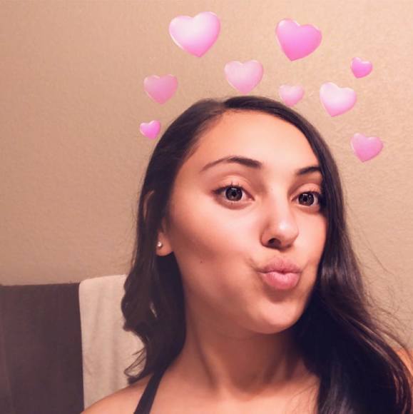 Profile Picture of Yolanda Tavares (@yolanda__t) on Poshmark